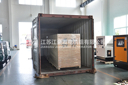 一臺150KW康明斯配恒聲表顯開架發(fā)電機(jī)組出口